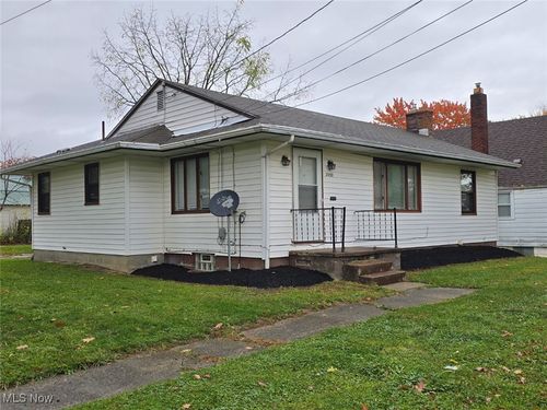 2002 Bancroft Ave, Youngstown, OH, 44514-1052 | Card Image