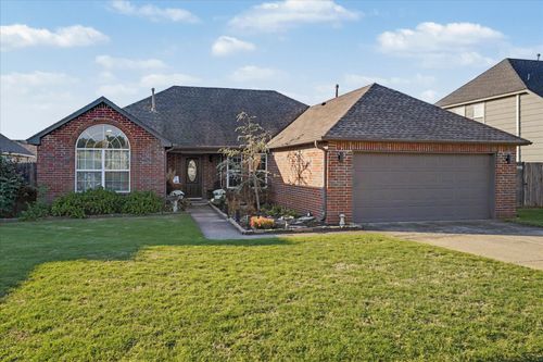 1307 W Pittsburg Eastplace, Broken Arrow, OK, 74014 | Card Image