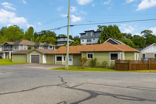 9 Camden Ave, Victoria, BC, V8Z1P6 | Card Image