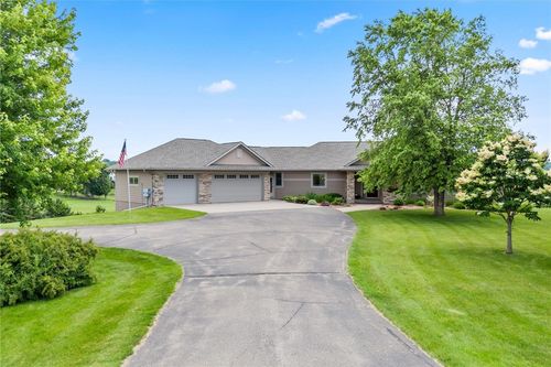 433 Sunset Dr, Hudson, WI, 54016-8307 | Card Image
