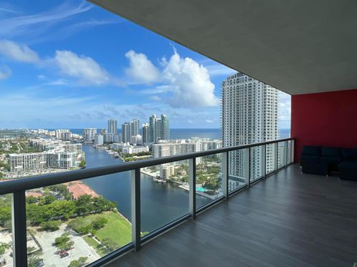 t3110-2600 E Hallandale Beach Blvd, Hallandale Beach, FL, 33009-4876 | Card Image