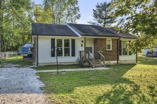135 Batey Cir, Dickson, TN, 37055-1064 | Card Image