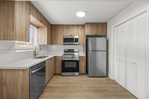 102-2418 Polk St, Hollywood, FL, 33020-4381 | Card Image