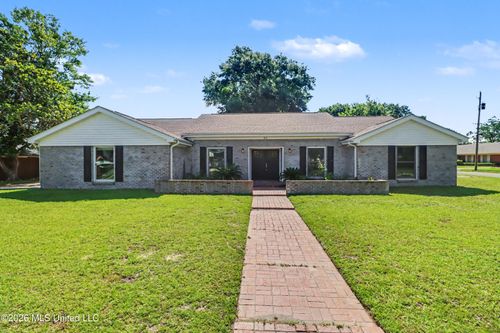 412 Woodland Park Dr, Biloxi, MS, 39531-2311 | Card Image