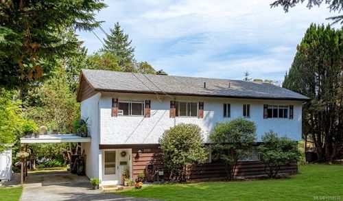 3330 Ravenwood Rd, Victoria, BC, V9C2X4 | Card Image