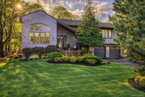 1 San Giacomo Dr, New Windsor, NY, 12553-6417 | Card Image