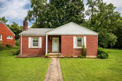 224 E Cross St, Midway, KY, 40347-5050 | Card Image