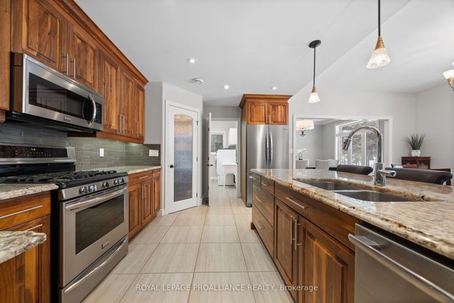 18 Windwhisper Dr, House other with 3 bedrooms, 2 bathrooms and 7 parking in Plainfield ON | Image 13