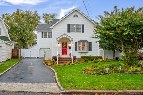 51 Marvin St, Patchogue, NY, 11772-3808 | Card Image