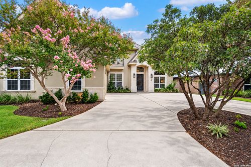 4 Cobham Way, San Antonio, TX, 78218-6061 | Card Image