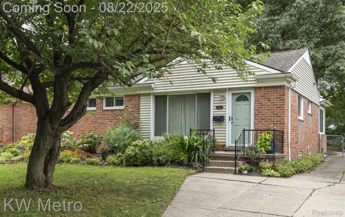 1111 Hickory Ave, Royal Oak, MI, 48073-3290 | Card Image