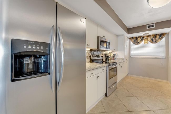 Kitchen(stainless appliances) | Image 17