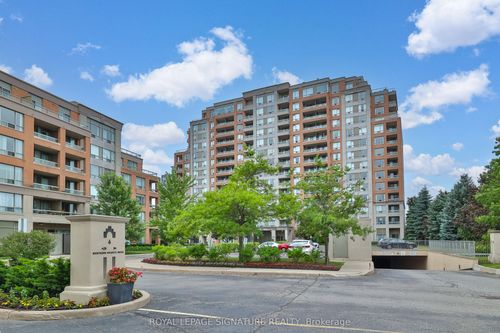 208-9 Northern Heights Dr, Richmond Hill, ON, L4B4M5 | Card Image
