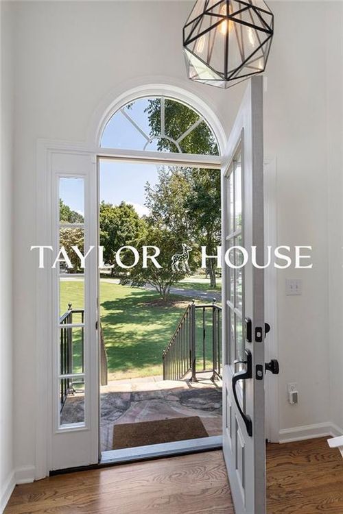 915 Taylor Pkwy, Suwanee, GA, 30024-4245 | Card Image