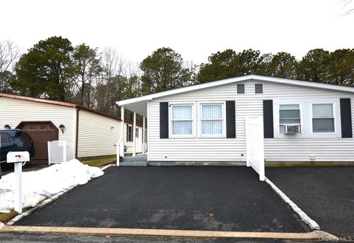 65A Village Cir W, Manorville, NY, 11949-9613 | Card Image