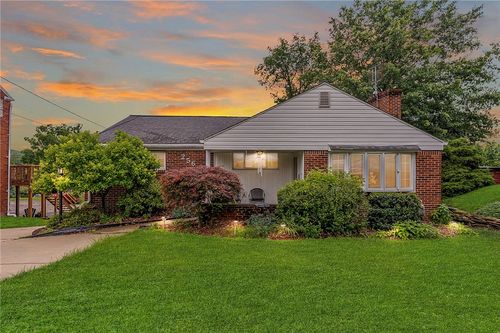 256 Old Clairton Rd, Pleasant Hills, PA, 15236-4302 | Card Image