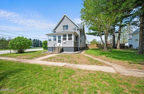 208 Cass St, Swanton, OH, 43558-1223 | Card Image