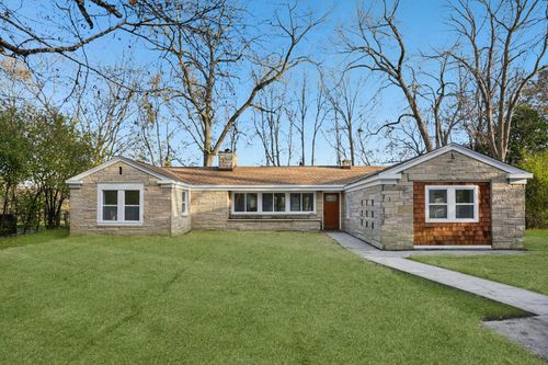 5686 N River Forest Dr, GLENDALE, WI, 53209-4520 | Card Image