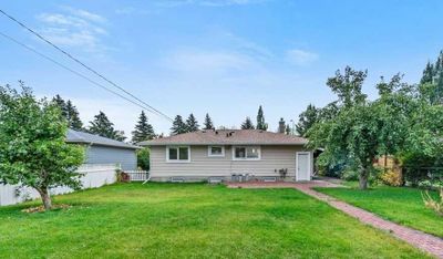 8211 4a St Sw, House detached with 4 bedrooms, 3 bathrooms and 2 parking in Calgary AB | Image 2