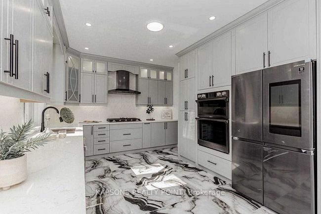 137 Mcmurchy Ave S, House other with 4 bedrooms, 4 bathrooms and 6 parking in Brampton ON | Image 5
