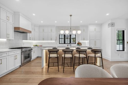 1-71 Cloverdale Rd, Newton, MA, 02461-1810 | Card Image