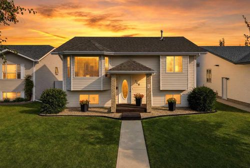 148 Dempsey Street, Red Deer, AB, T4R2Y9 | Card Image