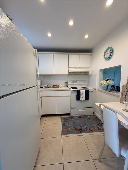 apt-208-9001 Sunrise Lakes Blvd, Sunrise, FL, 33322-6025 | Card Image