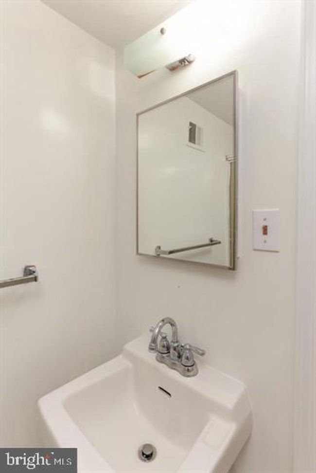 6667 Mclean Dr, Townhouse with 3 bedrooms, 4 bathrooms and null parking in Mclean VA | Image 28