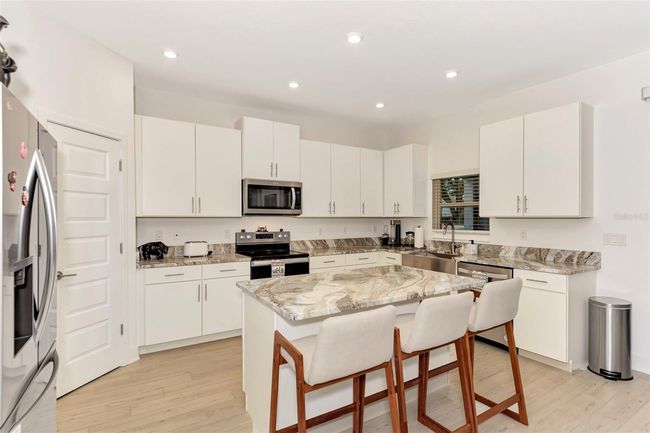2587 Temple St, House other with 4 bedrooms, 3 bathrooms and null parking in SARASOTA FL | Image 16