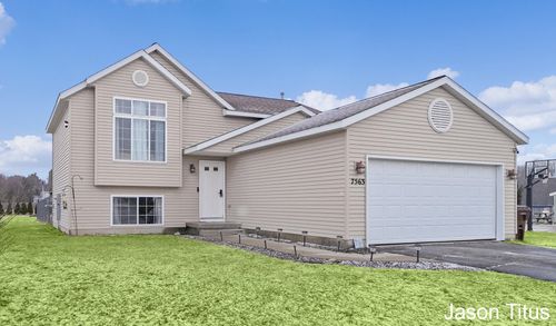 7563 Red Cedar Dr, Cedar Springs, MI, 49319-8031 | Card Image