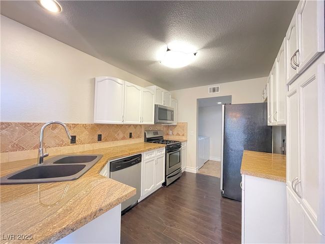 7725 Allano Way, Townhouse with 2 bedrooms, 3 bathrooms and null parking in Las Vegas NV | Image 10