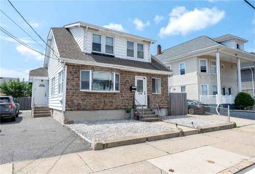 1352 Newport Ave, Pawtucket, RI, 02861-1853 | Card Image