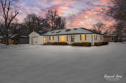 160 E Pendexter Ave, Watseka, IL, 60970-1655 | Card Image