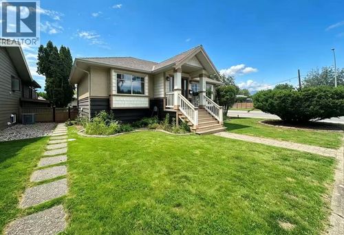 1906 Carruthers St, Kelowna, BC, V1Y3B8 | Card Image