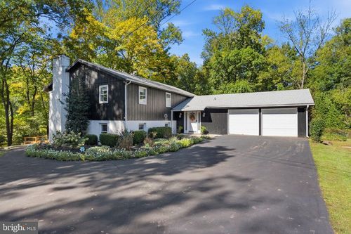 4822 Perkiomen Creek Rd, SCHWENKSVILLE, PA, 19473-2009 | Card Image