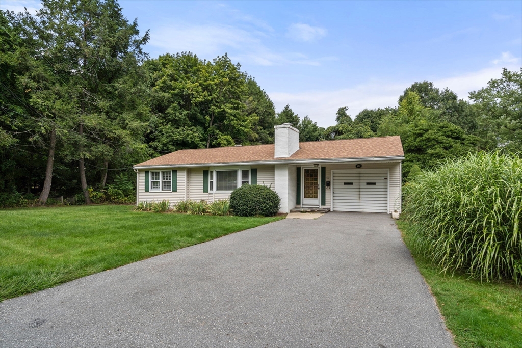 Nelson Pl, Worcester, MA 01605