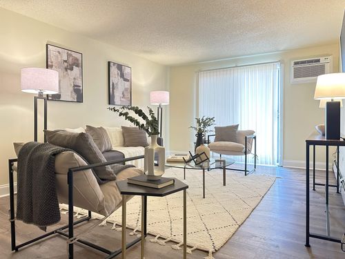 apt-27-126 Mammoth Rd, Hooksett, NH, 03106-1162 | Card Image