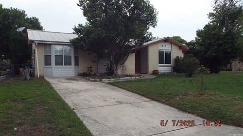 7329 Leading Oaks St, Live Oak, TX, 78233-3211 | Card Image