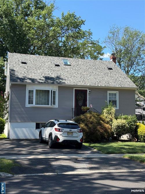 734 Clark Ave, Ridgefield, NJ, 07657-2608 | Card Image