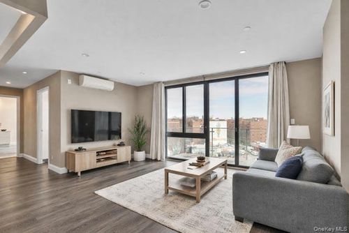 apt-e8f-4516 83rd St, Elmhurst, NY, 11373-3497 | Card Image