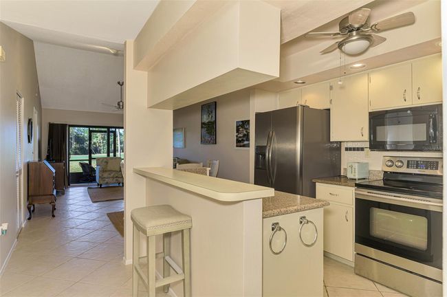 APT-5 - 927 Capri Isles Blvd, Condo with 2 bedrooms, 2 bathrooms and null parking in VENICE FL | Image 5
