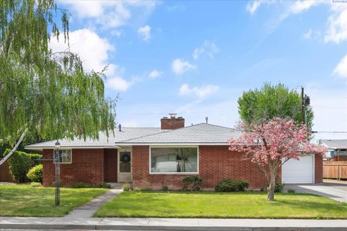208 S Morain St, Kennewick, WA, 99336-4217 | Card Image