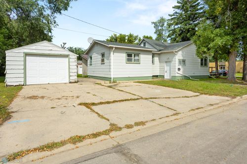 501 9th St N, Wahpeton, ND, 58075-4008 | Card Image