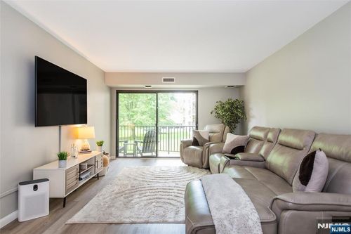 521 Piermont Ave, River Vale, NJ, 07675-5707 | Card Image