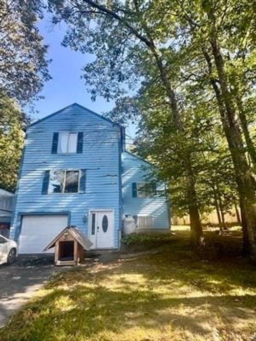 8 Eastfield Loop, Sandown, NH, 03873-2241 | Card Image