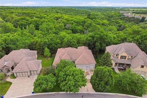 9714 Wild Rose Ln, Lenexa, KS, 66227-7501 | Card Image