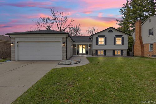 14549 Riverside St, Livonia, MI, 48154-5130 | Card Image