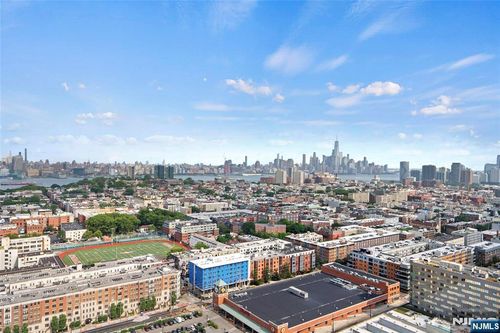 100 Manhattan Ave, Union City, NJ, 07087-5240 | Card Image