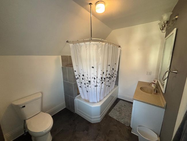 Upstairs Bathroom/Guest Bathroom | Image 20