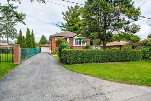 312 Dalesford Rd, Etobicoke, ON, M8Y1G7 | Card Image